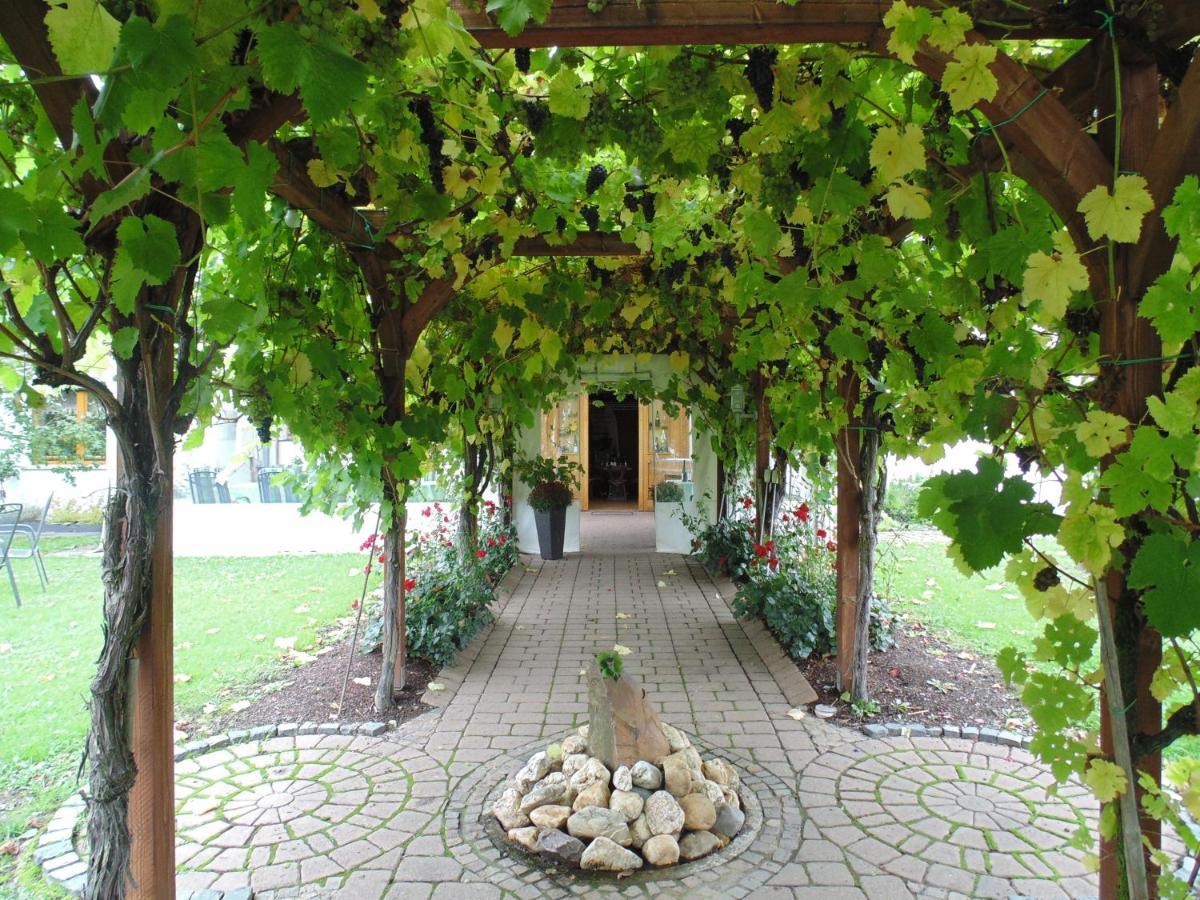 Weingut Lehnert-Spaeter Piesport Exterior photo